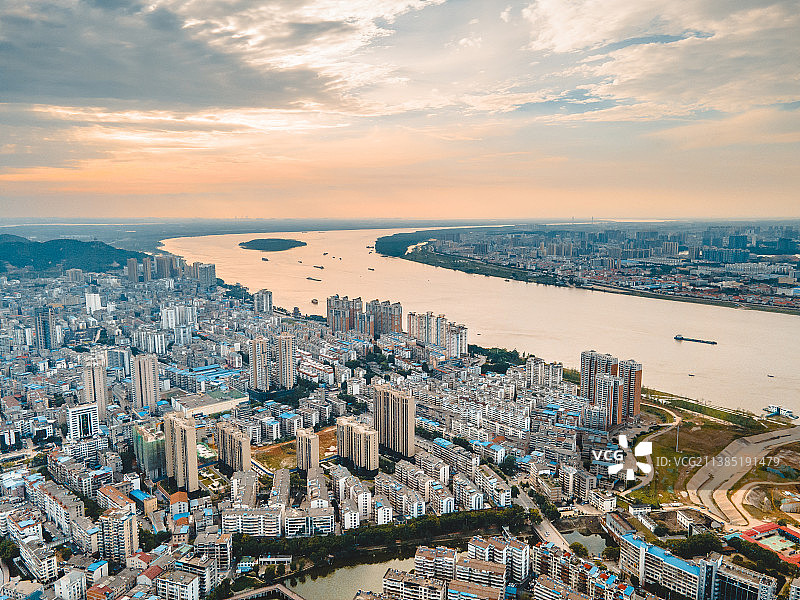鄂州市鄂城区蓝天白云城市风光图片素材