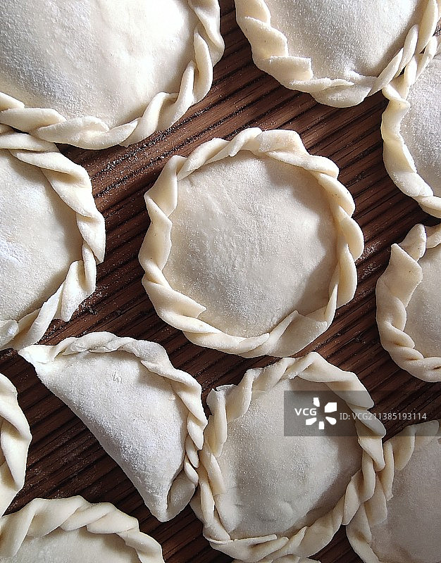 竹帘上的饺子图片素材