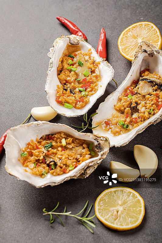 碳烤蒜蓉生蚝图片素材