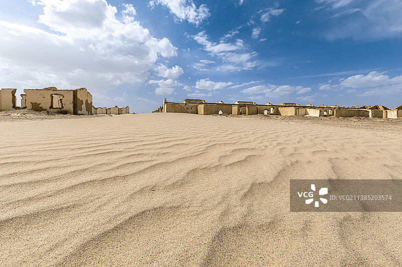 沙漠里的废弃小镇图片素材