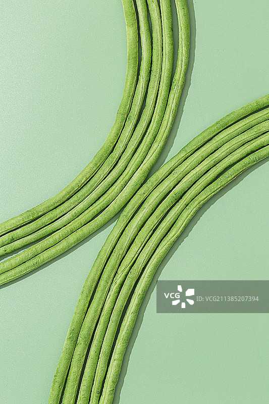 豇豆长豆曲线相切纯色背景蔬菜创意摄影图片素材