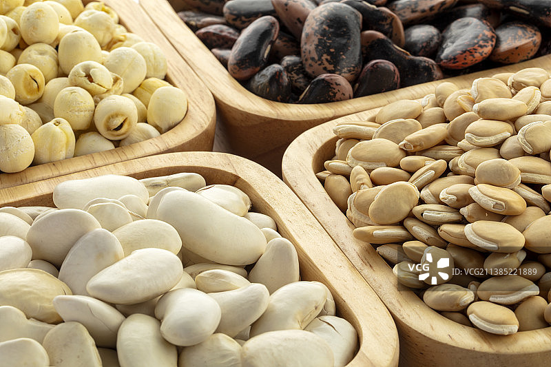 木碗中的各种豆子特写图片素材