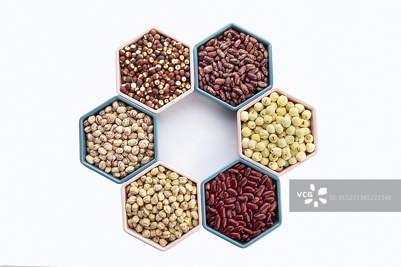 陶瓷碗中的豆子图片素材