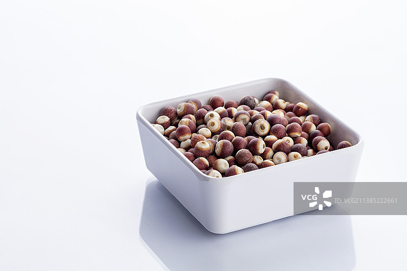 陶瓷碗中的芡实图片素材