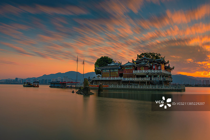 霞光映古寺图片素材