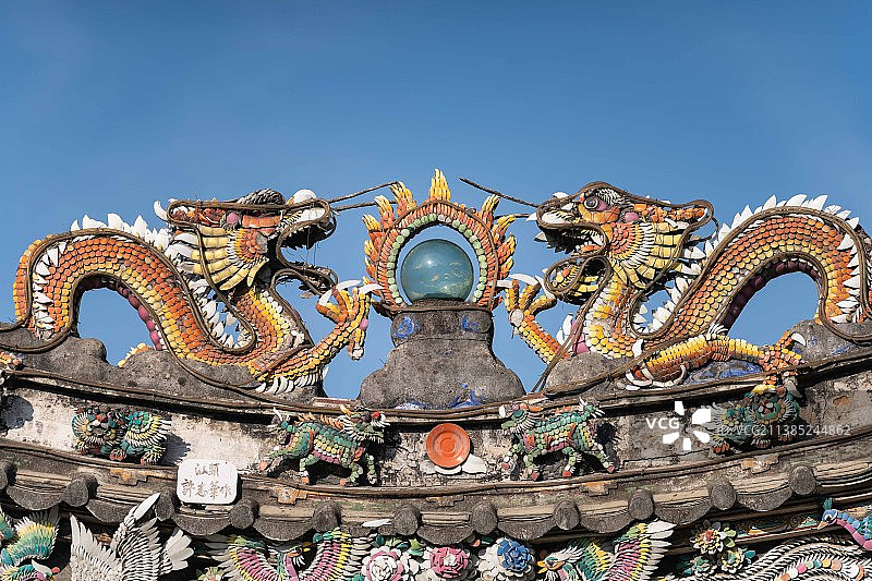 潮汕潮州嵌瓷古建筑装饰美食瓷器户外汕头老妈宫存心善堂图片素材