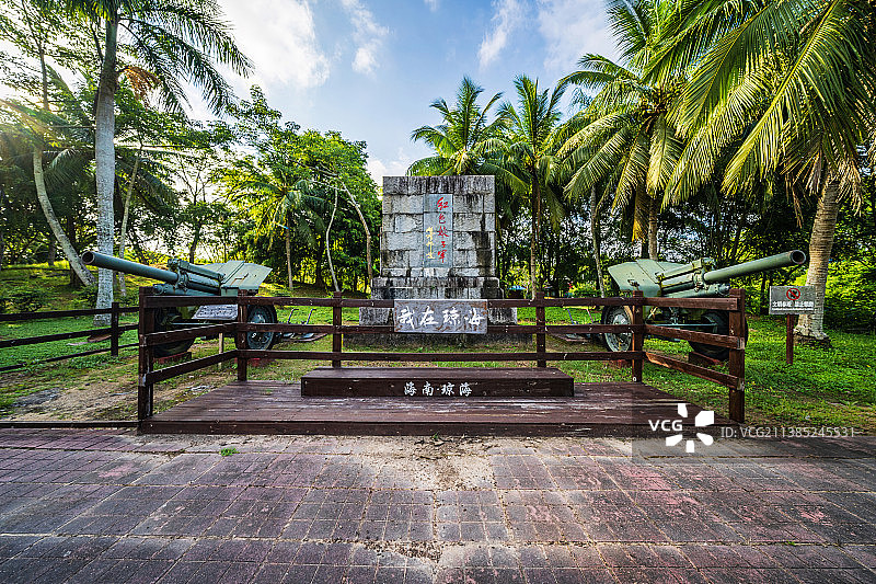 海南省琼海市嘉积镇红色娘子军纪念园 纪念碑和塔克展览模型图片素材