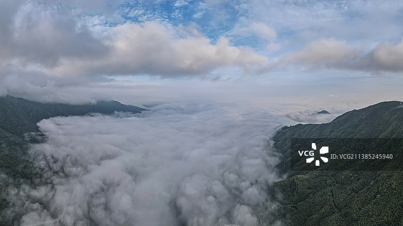 航拍山区清晨云海日出图片素材