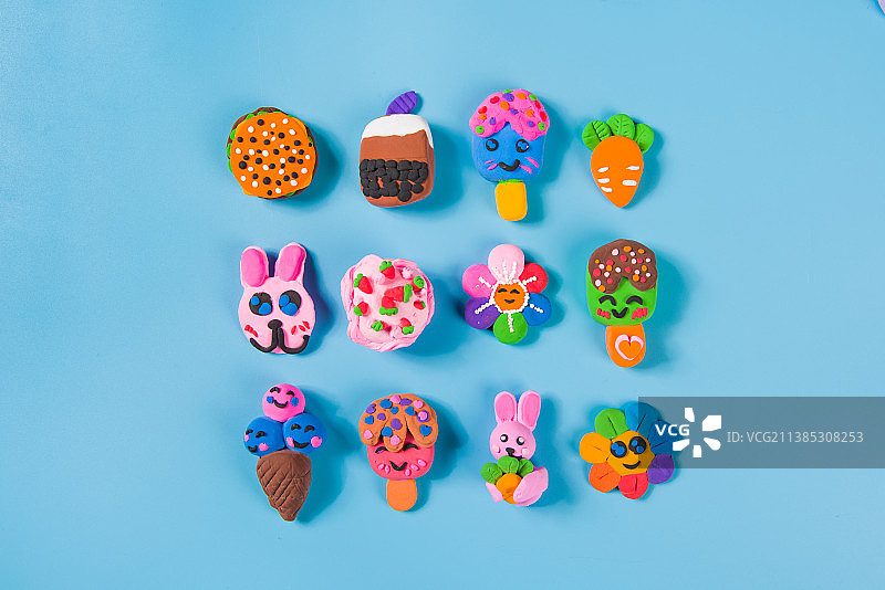 儿童DIY橡皮泥玩具,蓝色背景图片素材
