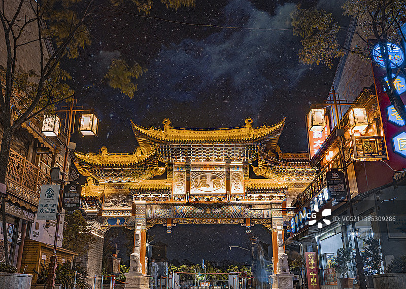 城中村的古镇夜晚图片素材