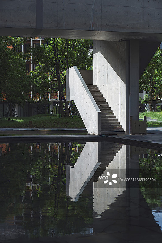 成都天府新区麓湖生态城漂浮总部楼梯图片素材