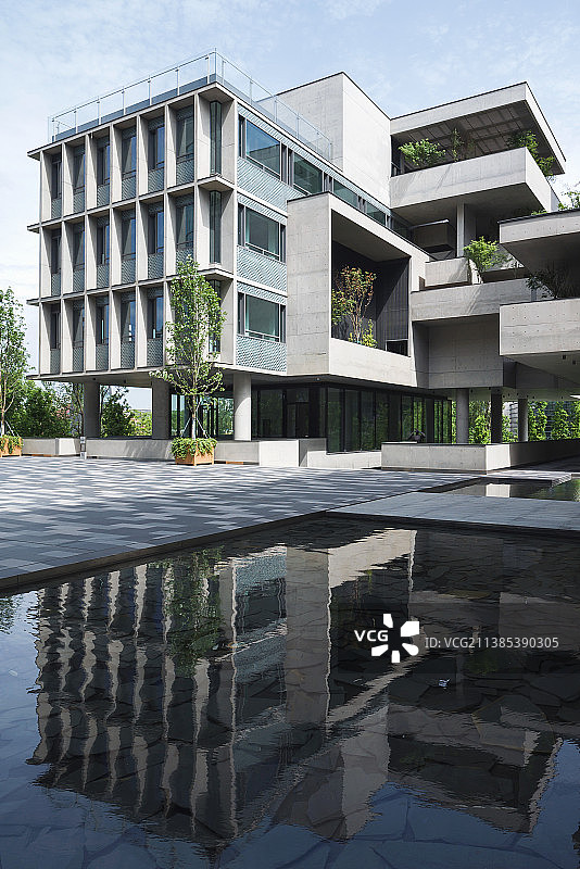 成都天府新区麓湖生态城漂浮总部建筑图片素材