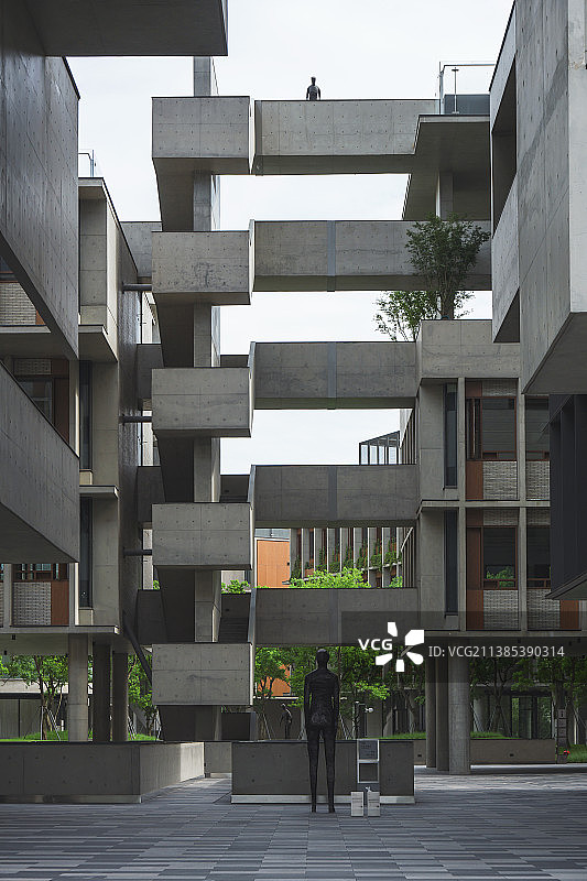 成都天府新区麓湖生态城漂浮总部建筑雕塑图片素材