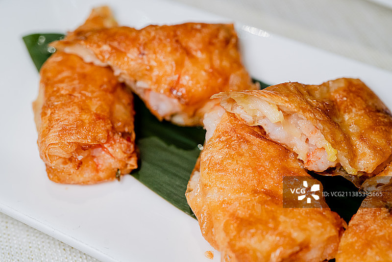 粤式早茶 鲜虾腐皮卷 特写镜头图片素材