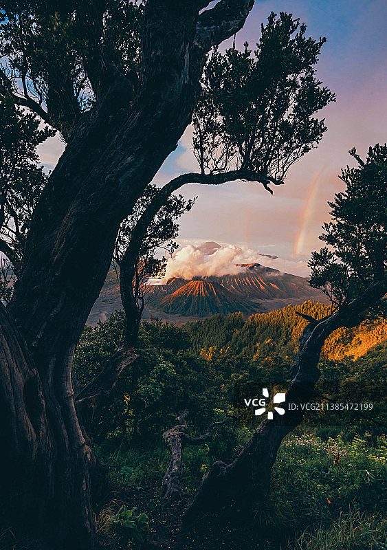 Volcano Rainbow图片素材