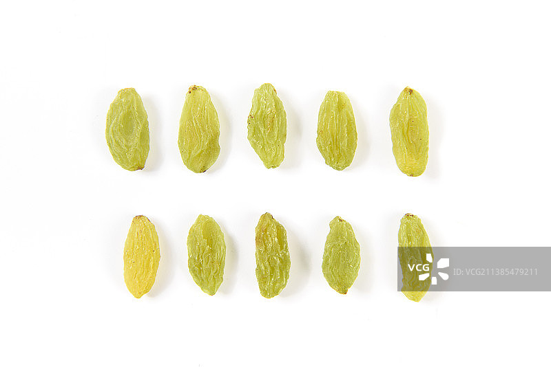 白底上的葡萄干图片素材