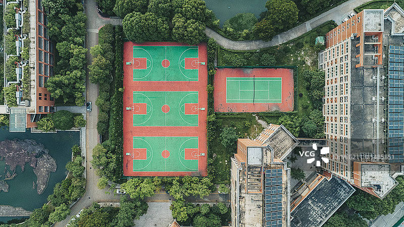 航拍台州·浙江省温岭中学·篮球场与羽毛球场图片素材