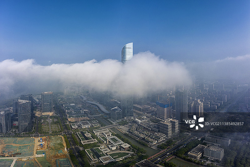 梅雨季节里的苏州园区图片素材