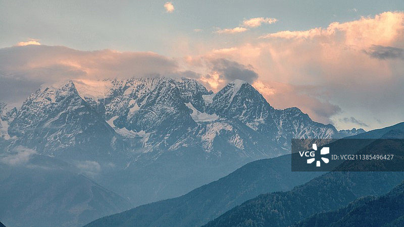 折多山夕照 四川图片素材