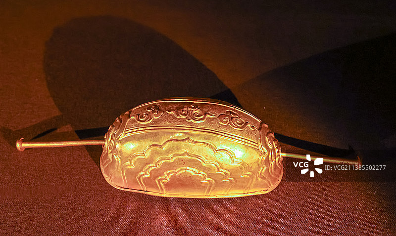 明代金束发冠图片素材