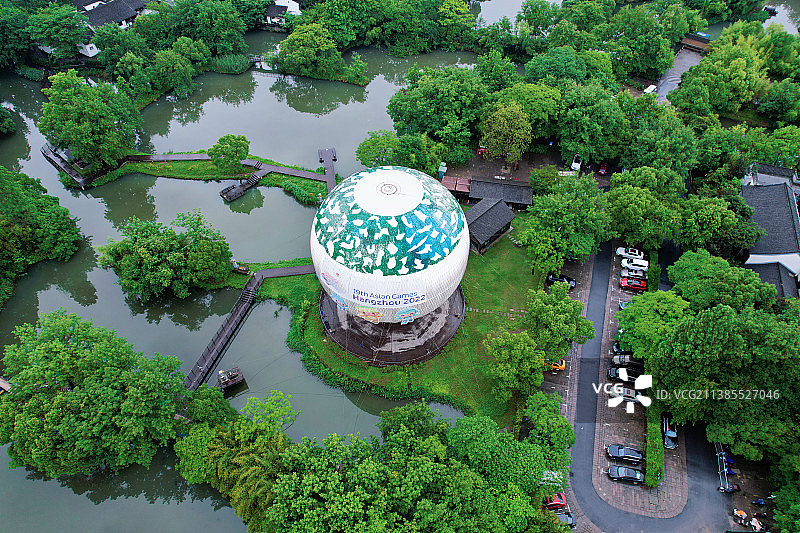 航拍视角下的西溪空中揽胜氦气球图片素材
