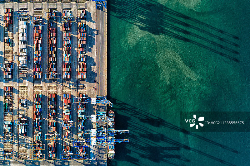 辽宁营口港集装箱码头图片素材