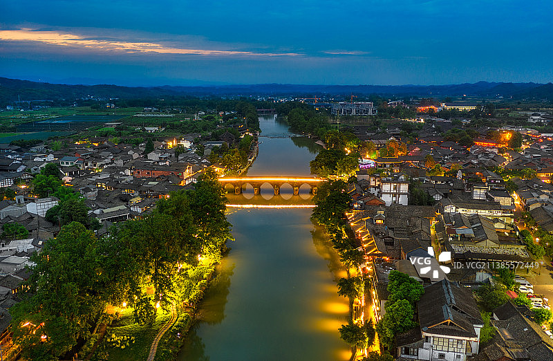 四川成都邛崃平乐古镇夜景航拍图图片素材
