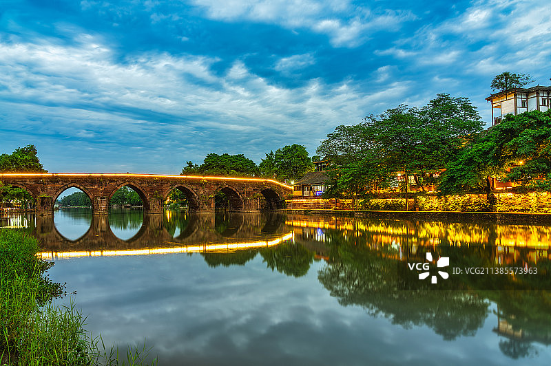 四川成都邛崃平乐古镇乐善桥夜景图片素材