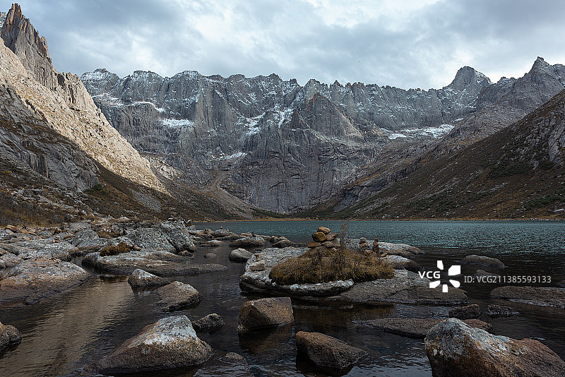 壁立千仞 莲宝叶则图片素材