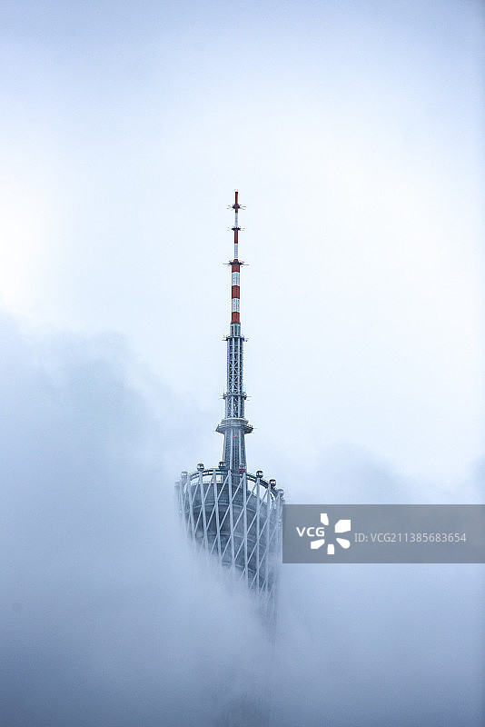 云中的广州塔图片素材