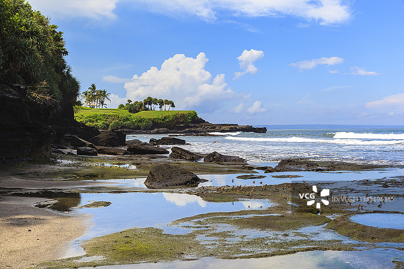 印度尼西亚巴厘岛情人崖的海滩图片素材