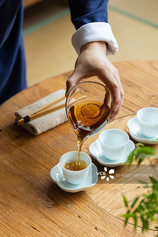 影青色茶具茶桌上茶道图片素材