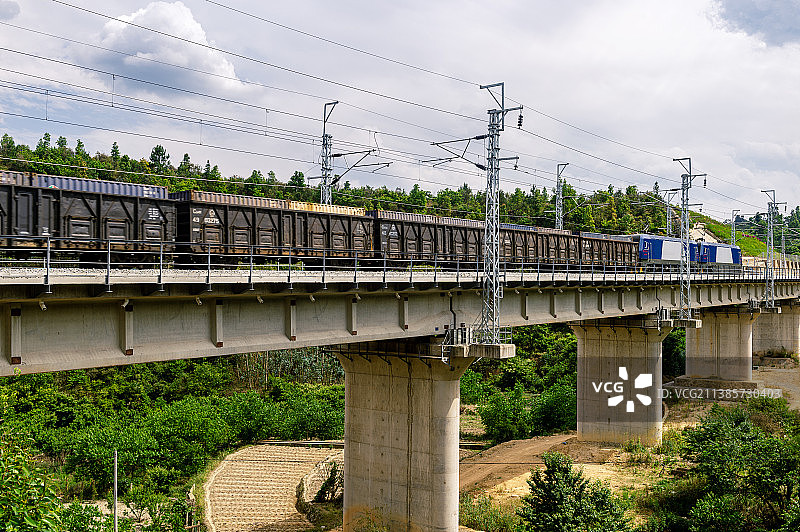 中老铁路货运忙图片素材