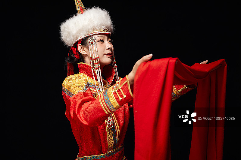 穿着蒙古族服饰的亚洲青年女性图片素材