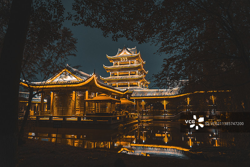 夜幕下的拱极楼+湖南省长沙市岳麓区橘子洲景区图片素材