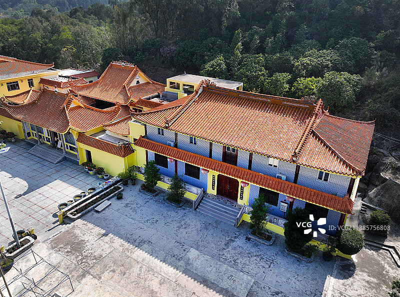 广东省惠州市惠东县双月湾平海镇榜山古寺航拍图片素材