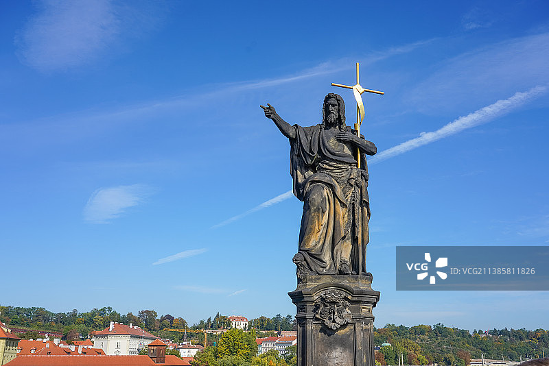捷克布拉格城市风光（查理大桥雕塑）图片素材