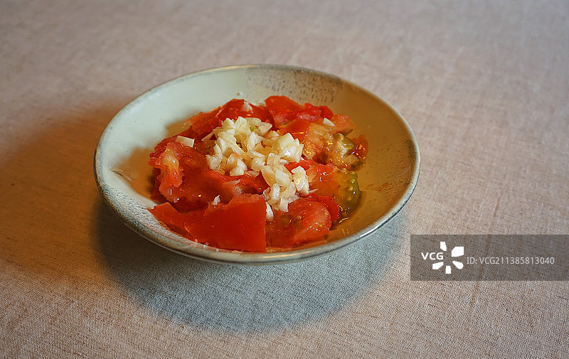 西红柿一小碟。图片素材