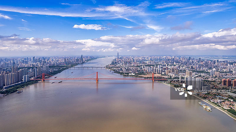 武汉鹦鹉洲长江大桥城市航拍图片素材