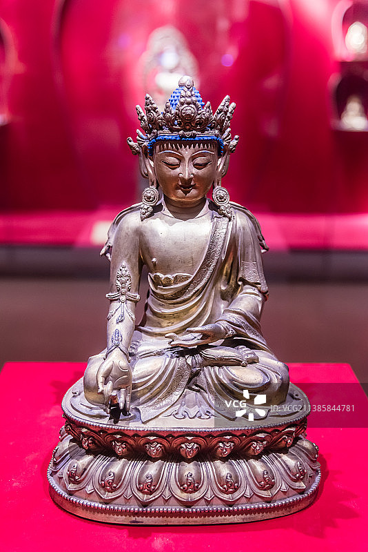 清代鎏金药师佛铜像图片素材