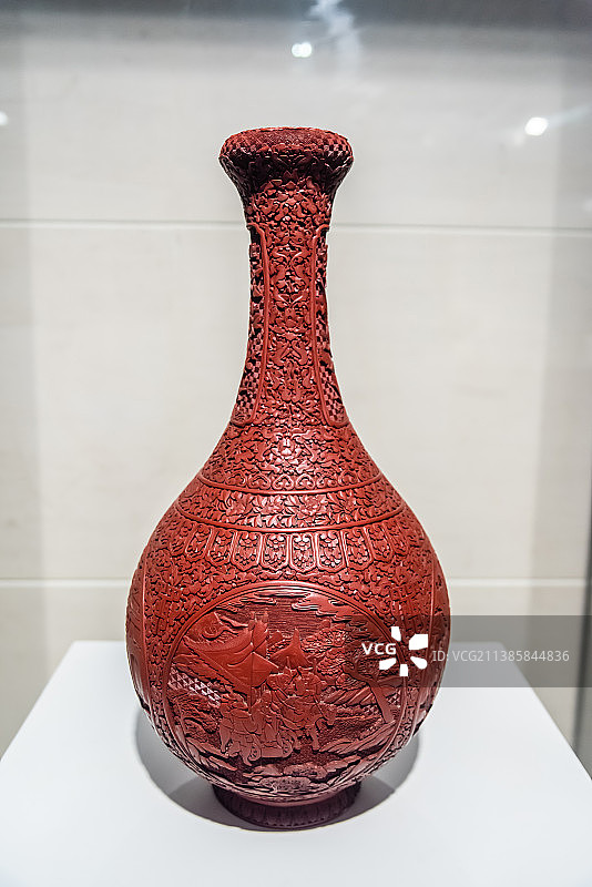 清代雕漆人物山水花草大瓶图片素材