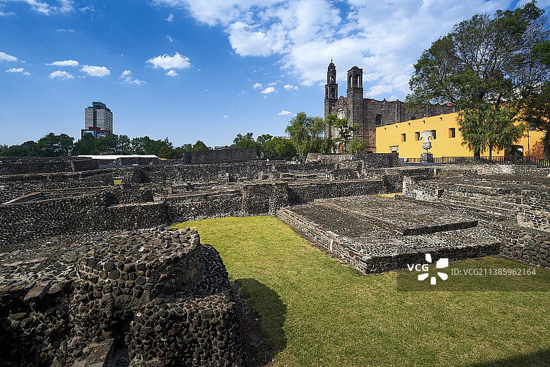 墨西哥首都墨西哥城，代表阿兹特克文明、西班牙殖民文化与墨西哥现代文明的三种文化广场图片素材