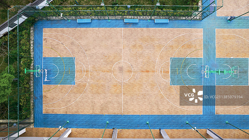 陈旧的篮球场航拍图片素材