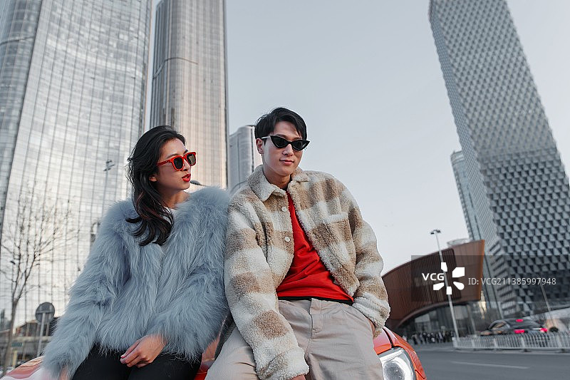 时尚个性的青年伴侣图片素材