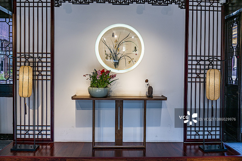 江苏苏州市昆山市周庄古镇客栈壁雕画图片素材