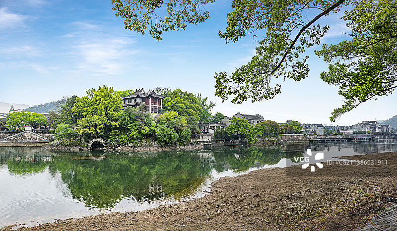 浙江省宁波市奉化区溪口剡江江畔图片素材
