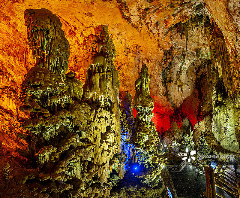 贵州毕节市织金县官寨苗族乡“织金洞世界地质公园”溶洞景观图片素材