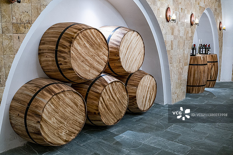 贵州兴义万峰湖吉隆堡酒窑图片素材