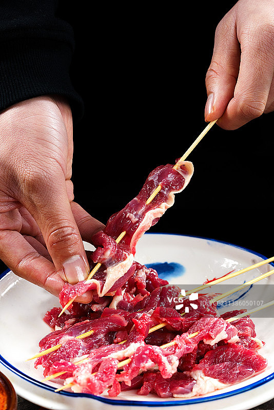 海鲜生鲜鱼蛏子鲍鱼八爪鱼小墨鱼酱料蒜蓉生蚝烤串图片素材