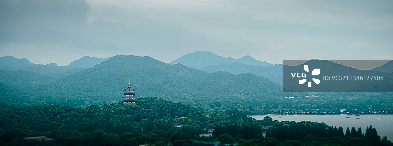 远眺雷峰塔西湖群山图片素材